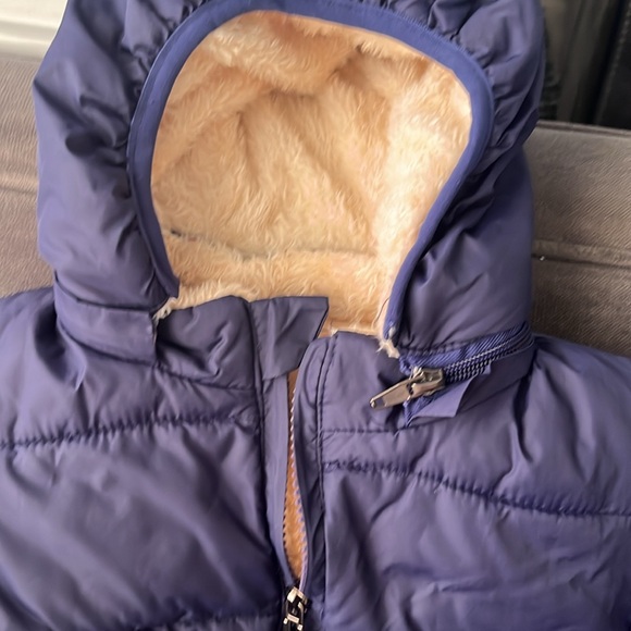 Size 90 (2T) hooded puffer jacket - Picture 2 of 6